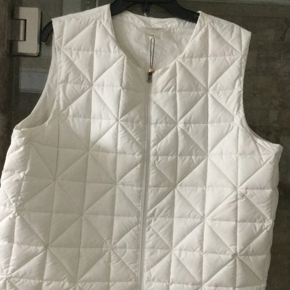 CALIA by Carrie Underwood White Quilted Vest